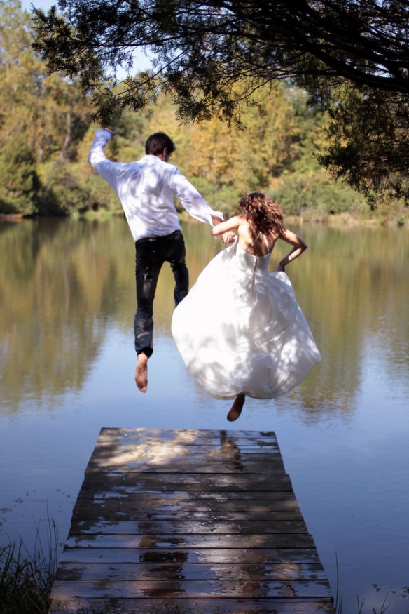 trash-the-dress-bride-groom-jumping-Favim.com-473070
